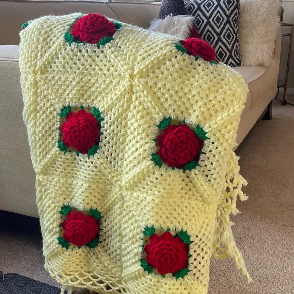Vintage Hand Crochet Red Roses Bedspread Coverlet